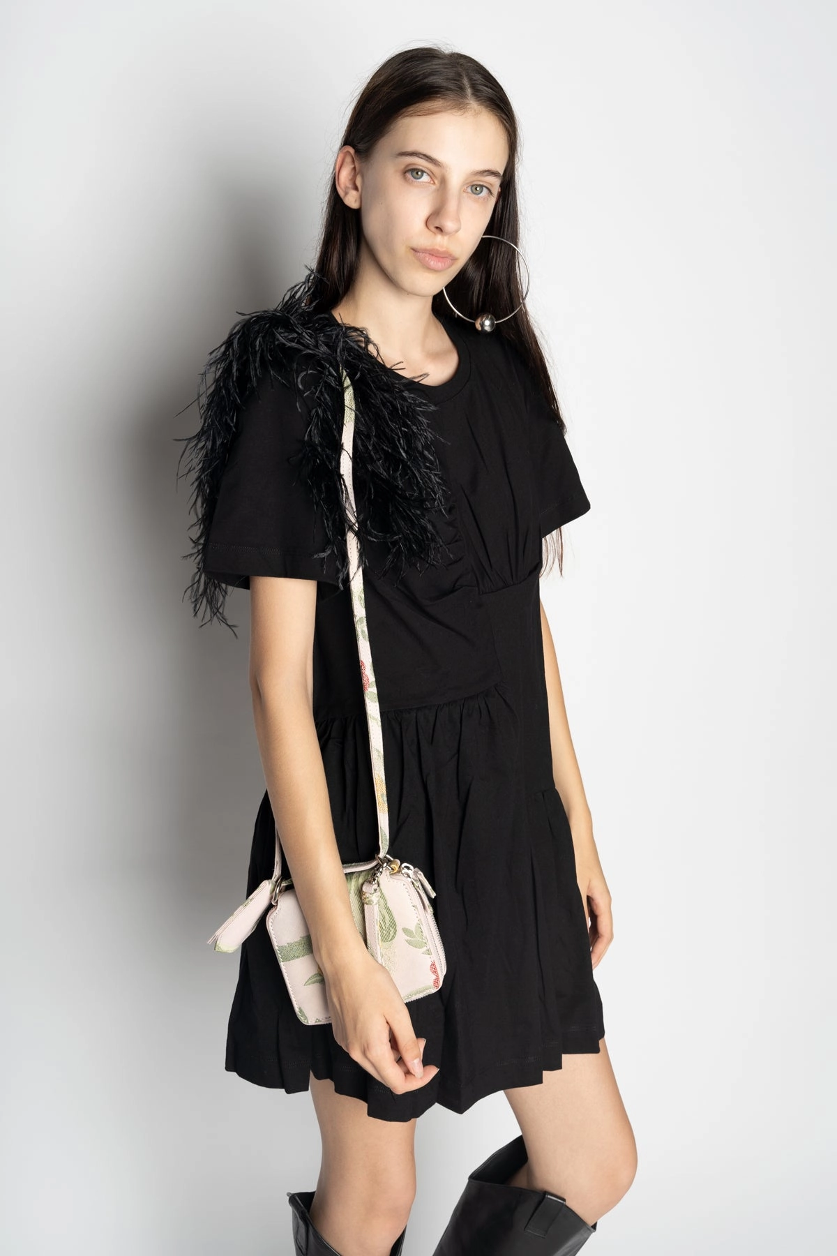 BIRD BROCADE WALLET BAG WITH FEATHER STRAP