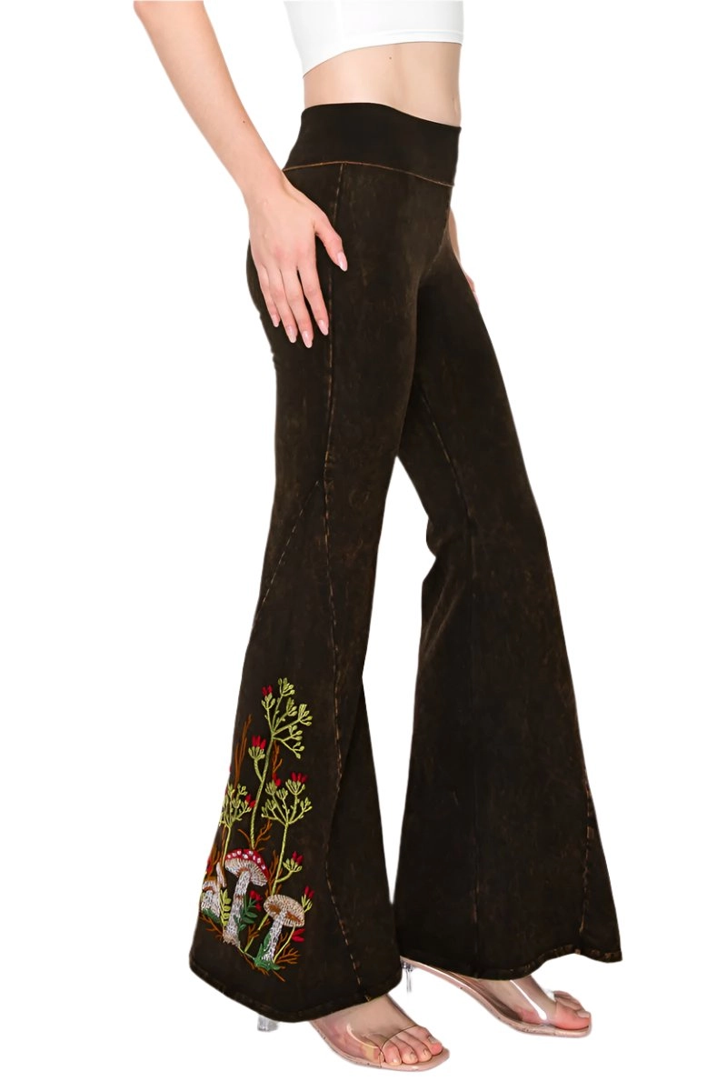 T-Party Mineral Washed Mushroom Embroidery Yoga Pant 7207CJ208