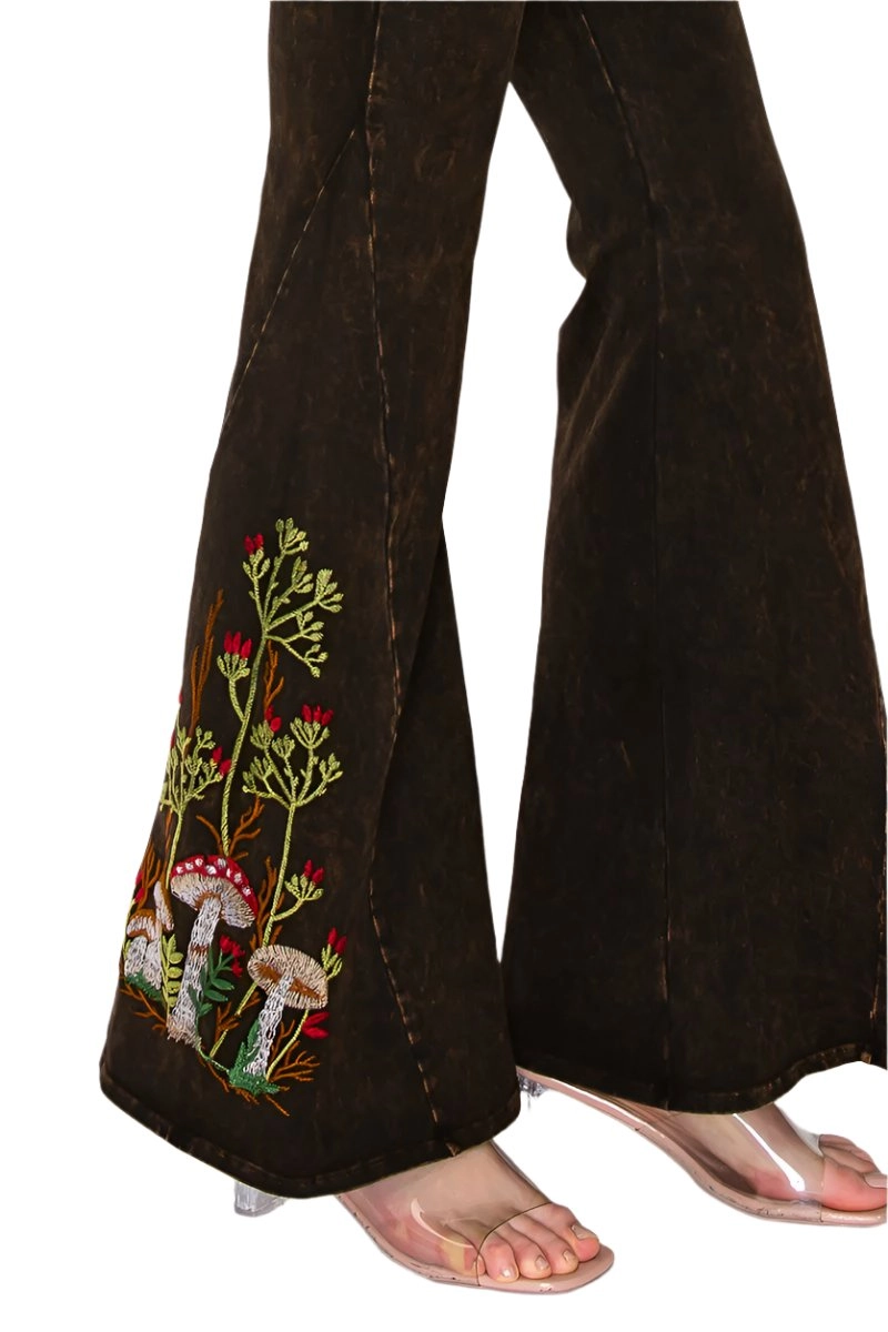 T-Party Mineral Washed Mushroom Embroidery Yoga Pant 7207CJ208
