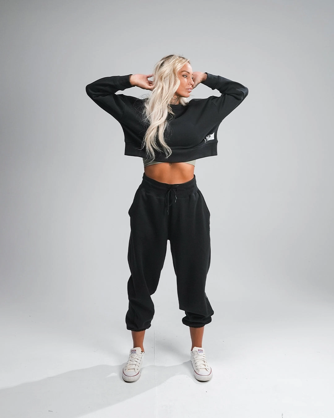 WOMENS OVERSIZED CROP CREWNECK - BLACK